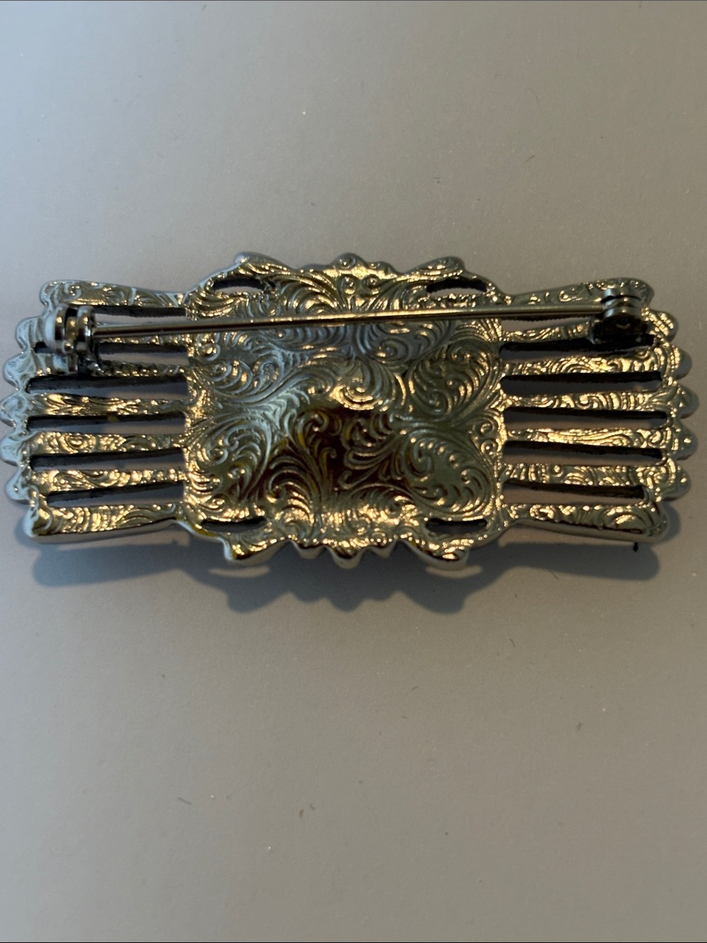 1928 silver tone brooch - Picture 3 of 5